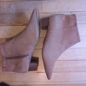 Size 9W suede boots